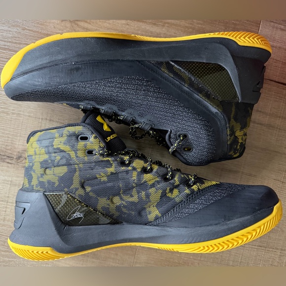 Under Armour Black and Yellow Men's Athletic Sneakers - Picture 4 of 5